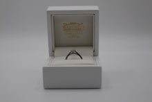 Load image into Gallery viewer, platinum baguette cut diamond engagement ring