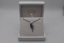 Load image into Gallery viewer, Nicole Barr leaf and pearl pendant necklace