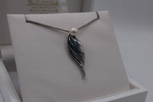 Load image into Gallery viewer, Nicole Barr leaf and pearl pendant necklace