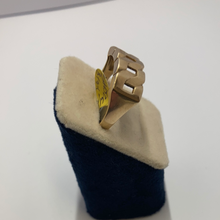 Load image into Gallery viewer, Secondhand 9ct Abstract Curb Cut Out Ring SHJ
