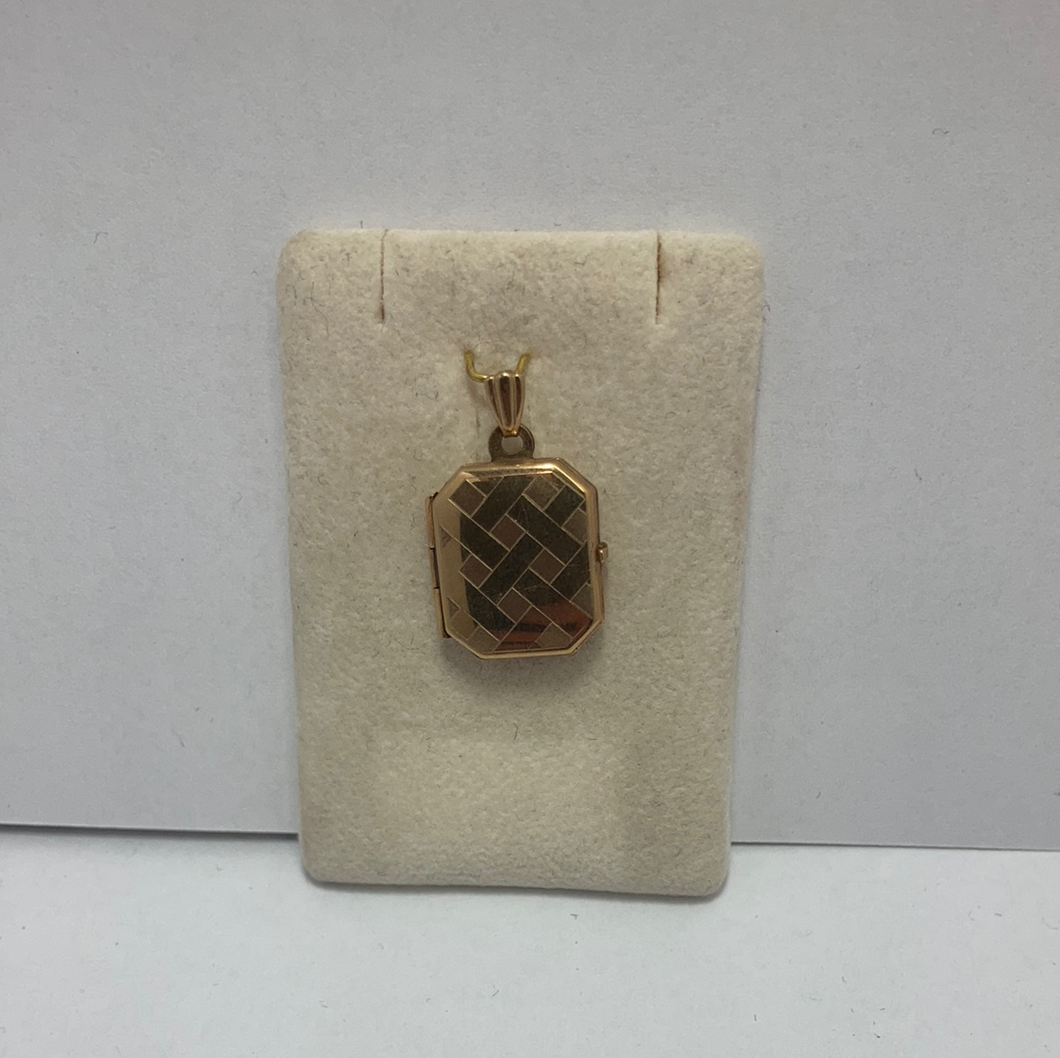 Secondhand 9ct Yellow Gold Cut Corner Woven Etched Satin Back Locket SHJ