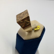 Load image into Gallery viewer, Secondhand 9ct Yellow Gold Abstract Pattern Square Signet Ring SHJ
