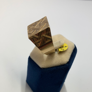 Secondhand 9ct Yellow Gold Abstract Pattern Square Signet Ring SHJ